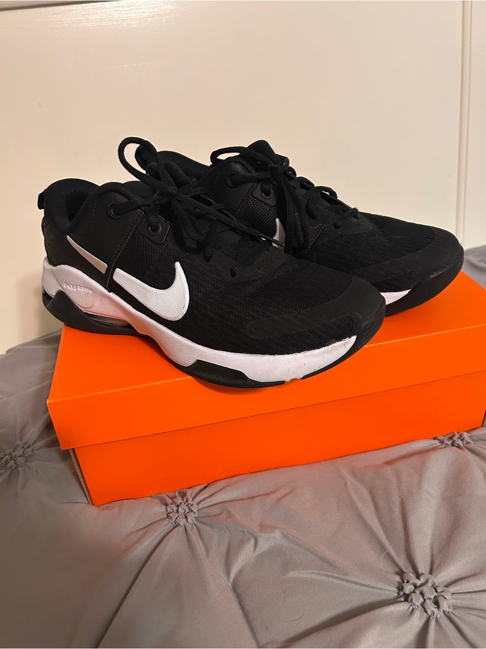 Nike women’s Bella size 10